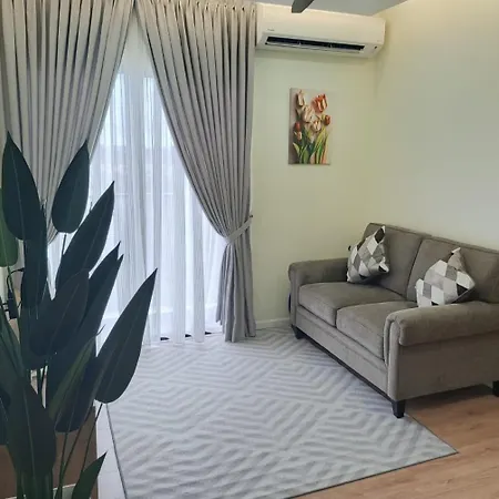 Suzi'S Homestay At Dian Residency Shah Alam Exterior photo